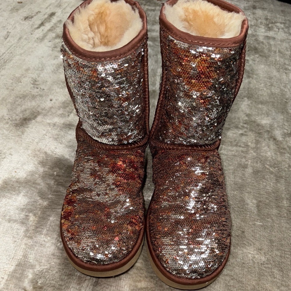 Ugg classic short boots sequin brown silver color changing size 6 US - Picture 2 of 7